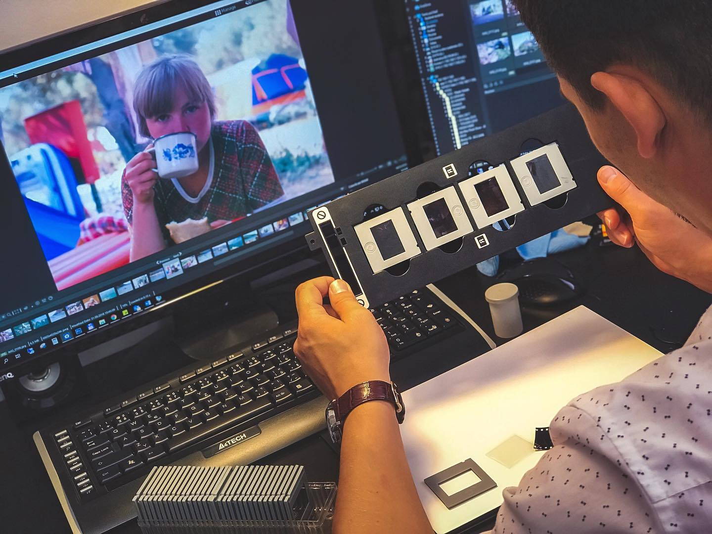 Negativy a diapozitivy připravené k digitalizaci a bezpečnému archivování