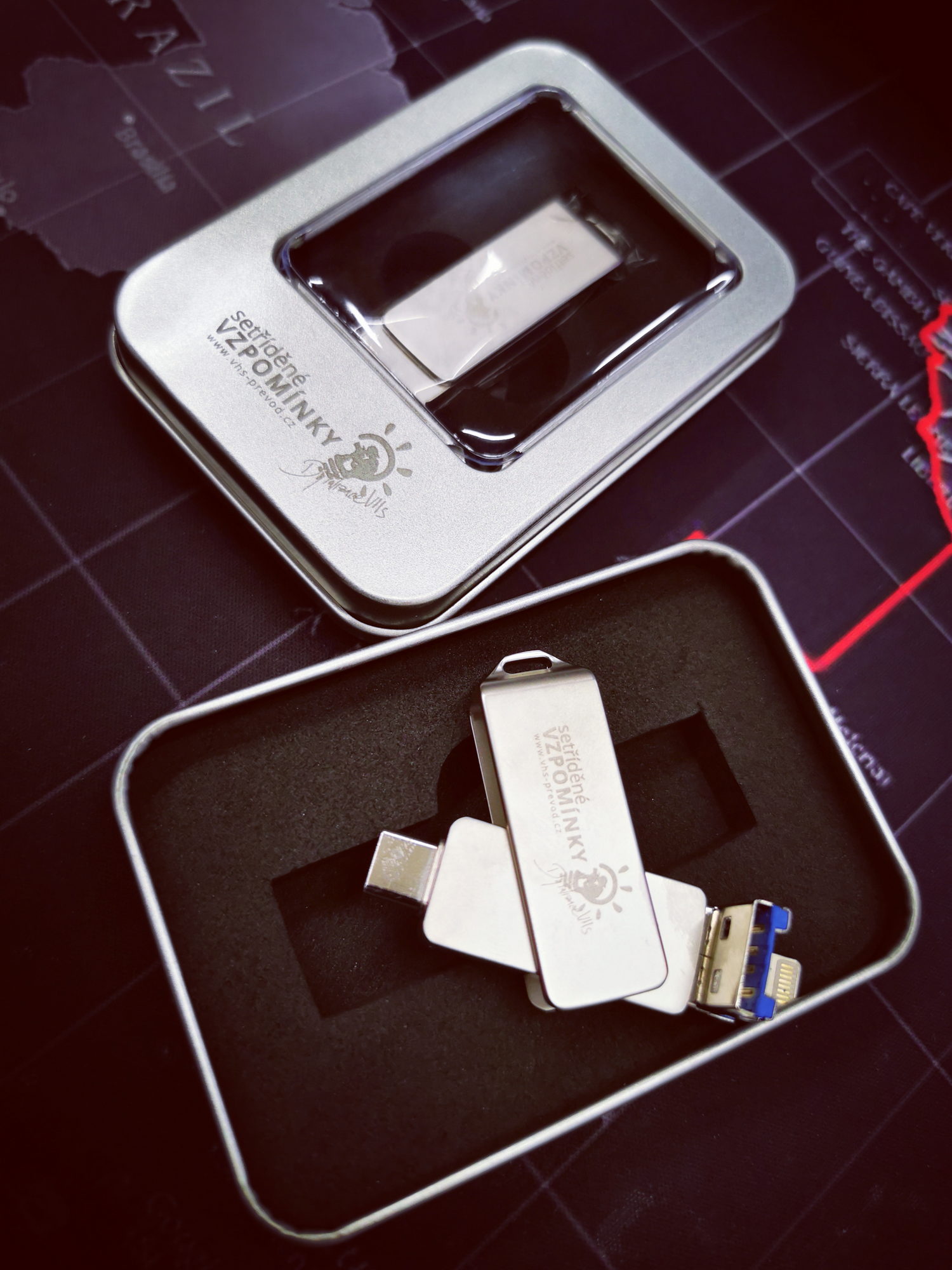 Dárkový USB Flash disk Setříděné vzpomínky pro digitalizaci VHS Dárkový USB Flash disk Setříděné vzpomínky pro digitalizaci VHS
