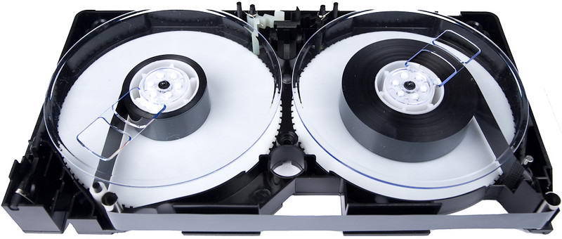 VHS videokazeta a struktura magnetického pásku