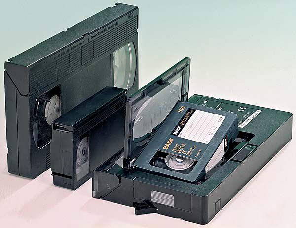 VHS a VHS-C videokazeta